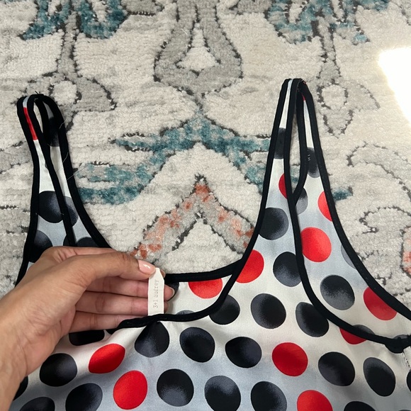 Polls Dot Tank - Picture 11 of 12